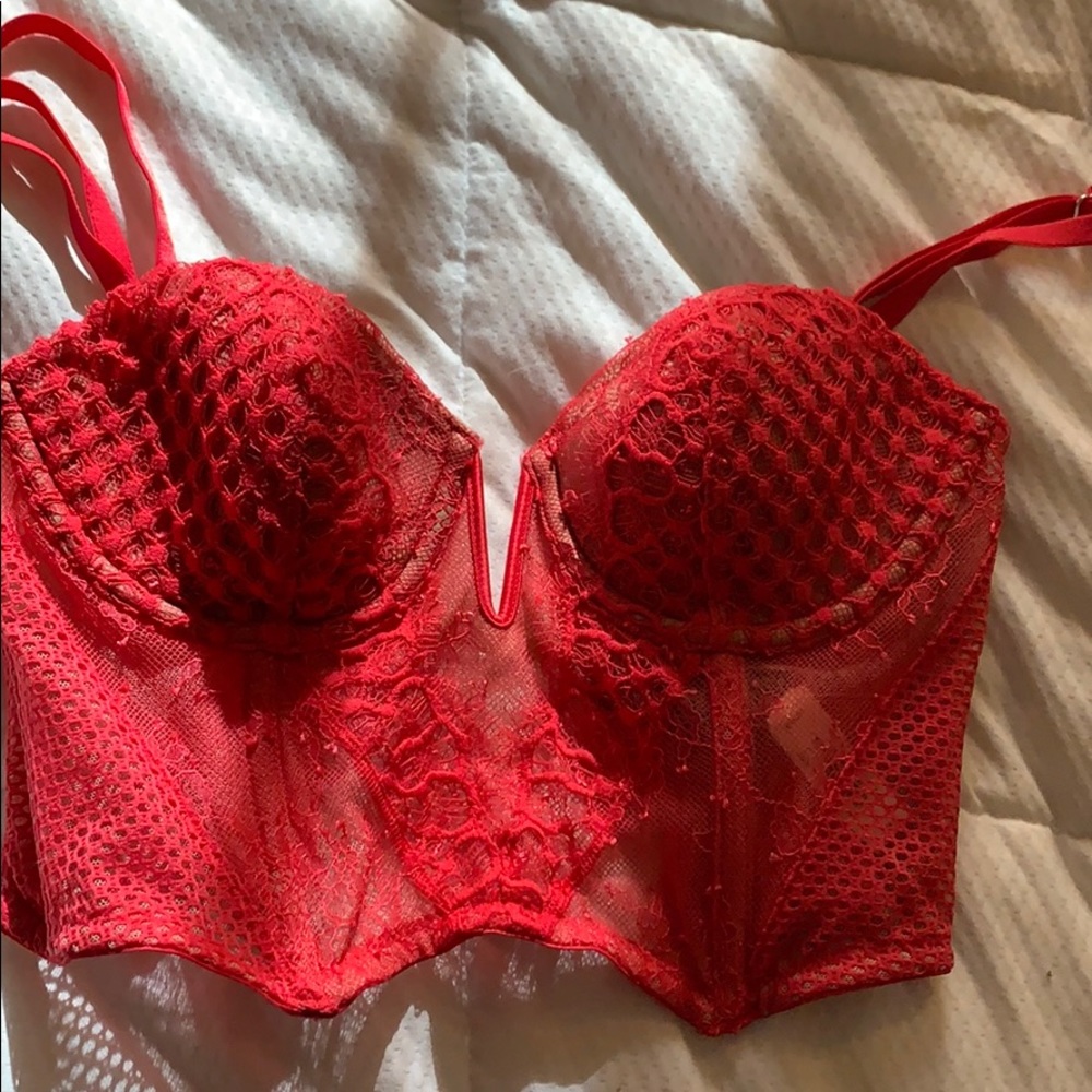 Victoria's Secret strapless v-wire red bustierBra